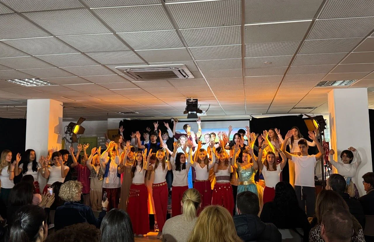 A-la-la-la-la-laddin A musical Tale of Gems and Genies