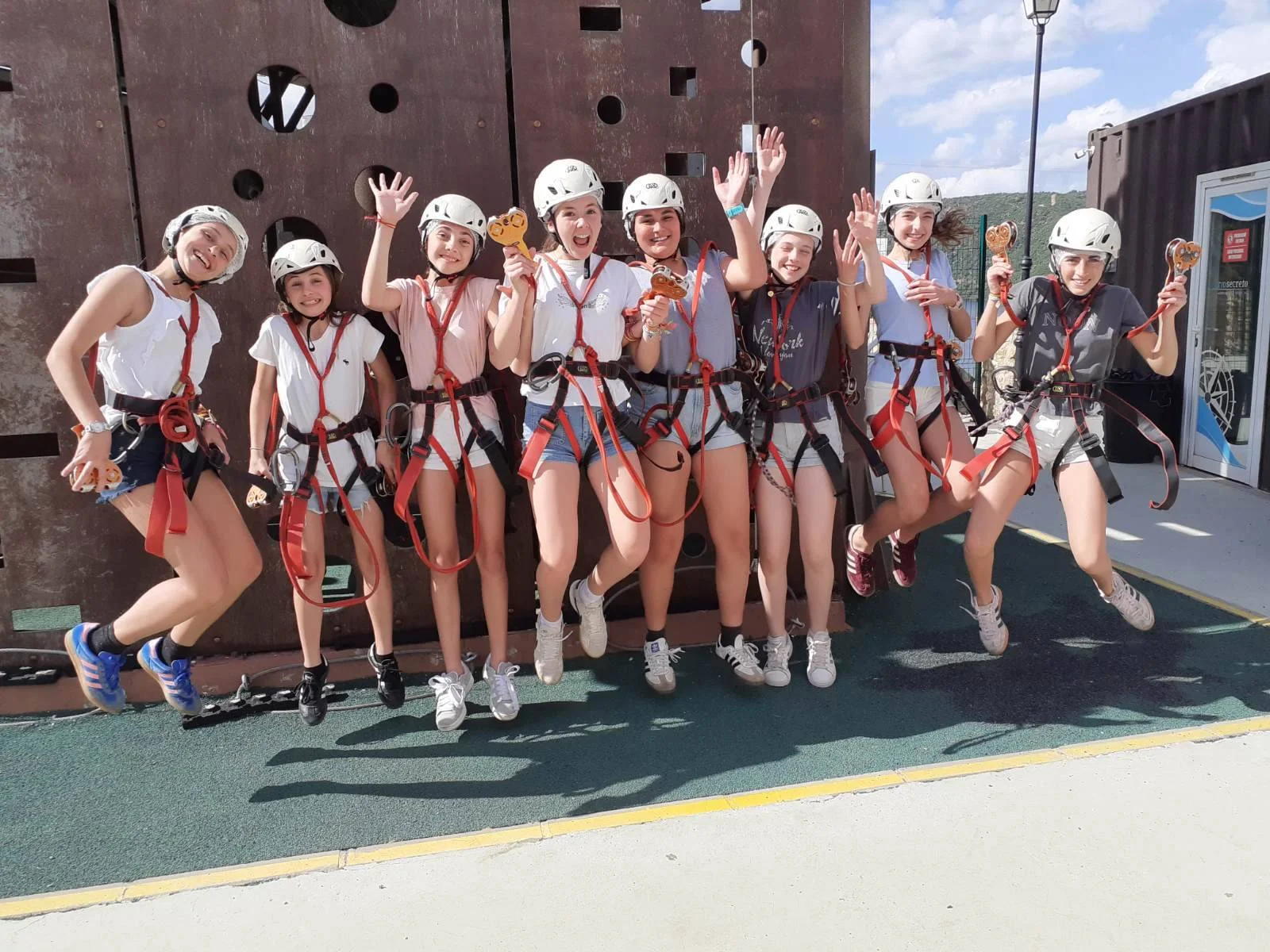 Year 8 disfruta de un viaje lleno de aventura a Río Secreto